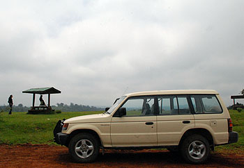 Mitsubishi Pajero at Aberdare National Park. Javier Yanes/Kenyalogy.com